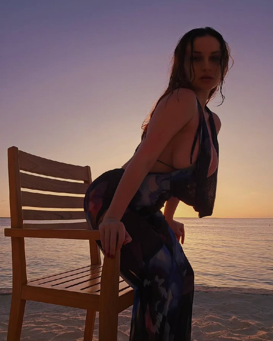 Sexy girl Miranda Faith nude in Hovrach