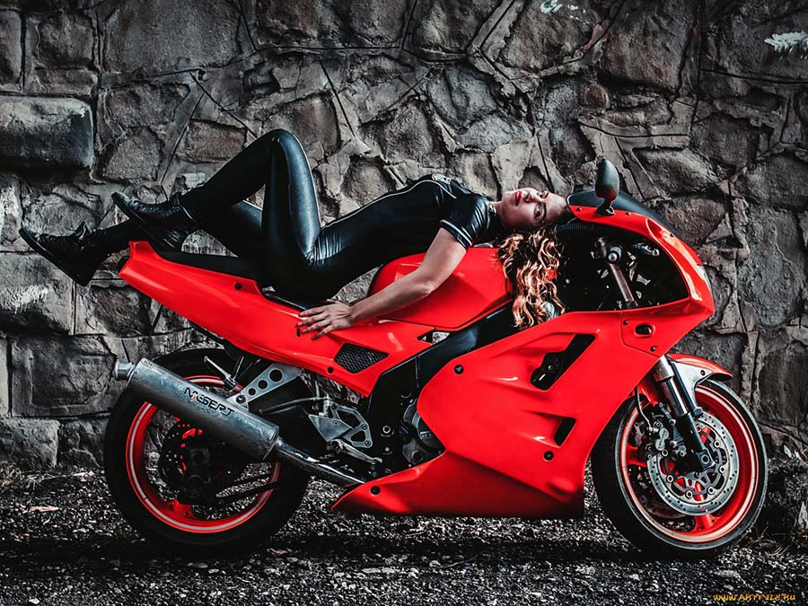 Beautiful girl Beautiful girls and motorcycles in Hovrach