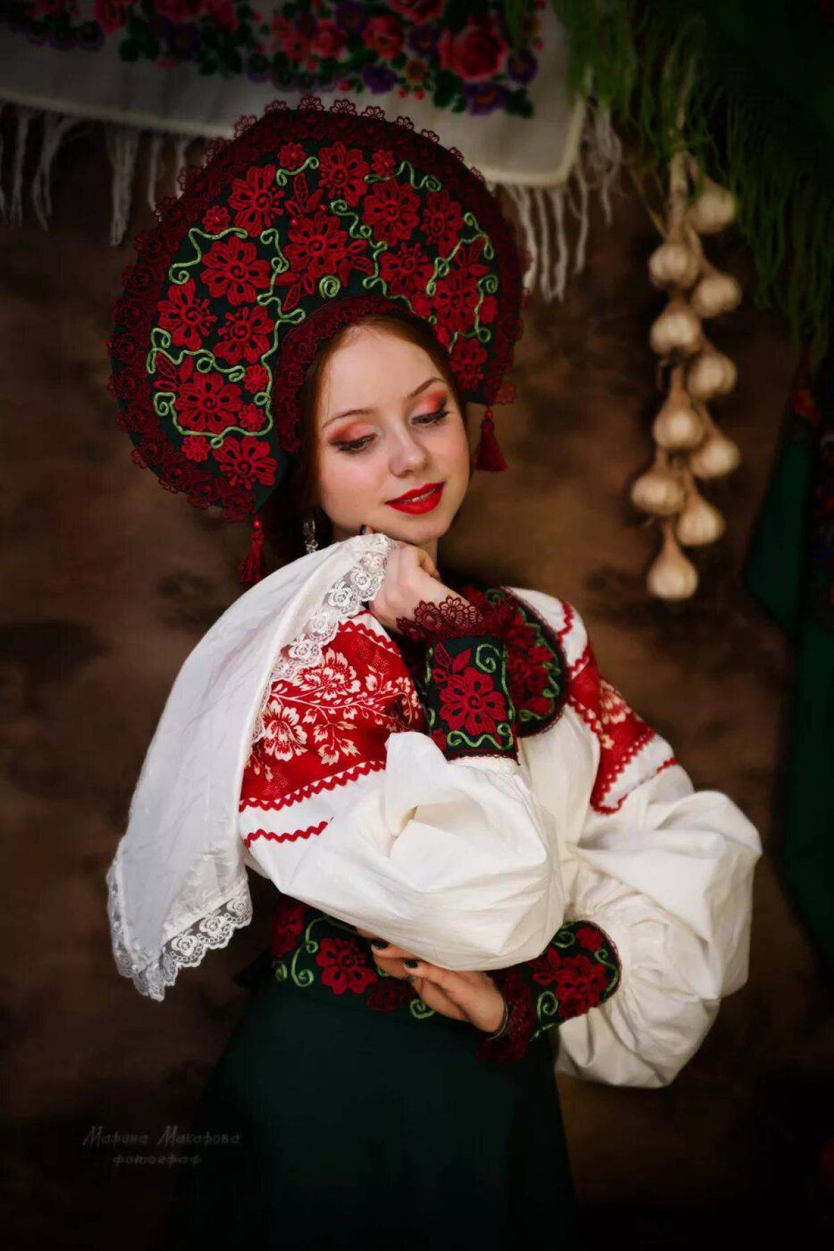 Women in Slavic costumes underwear in Hovrach