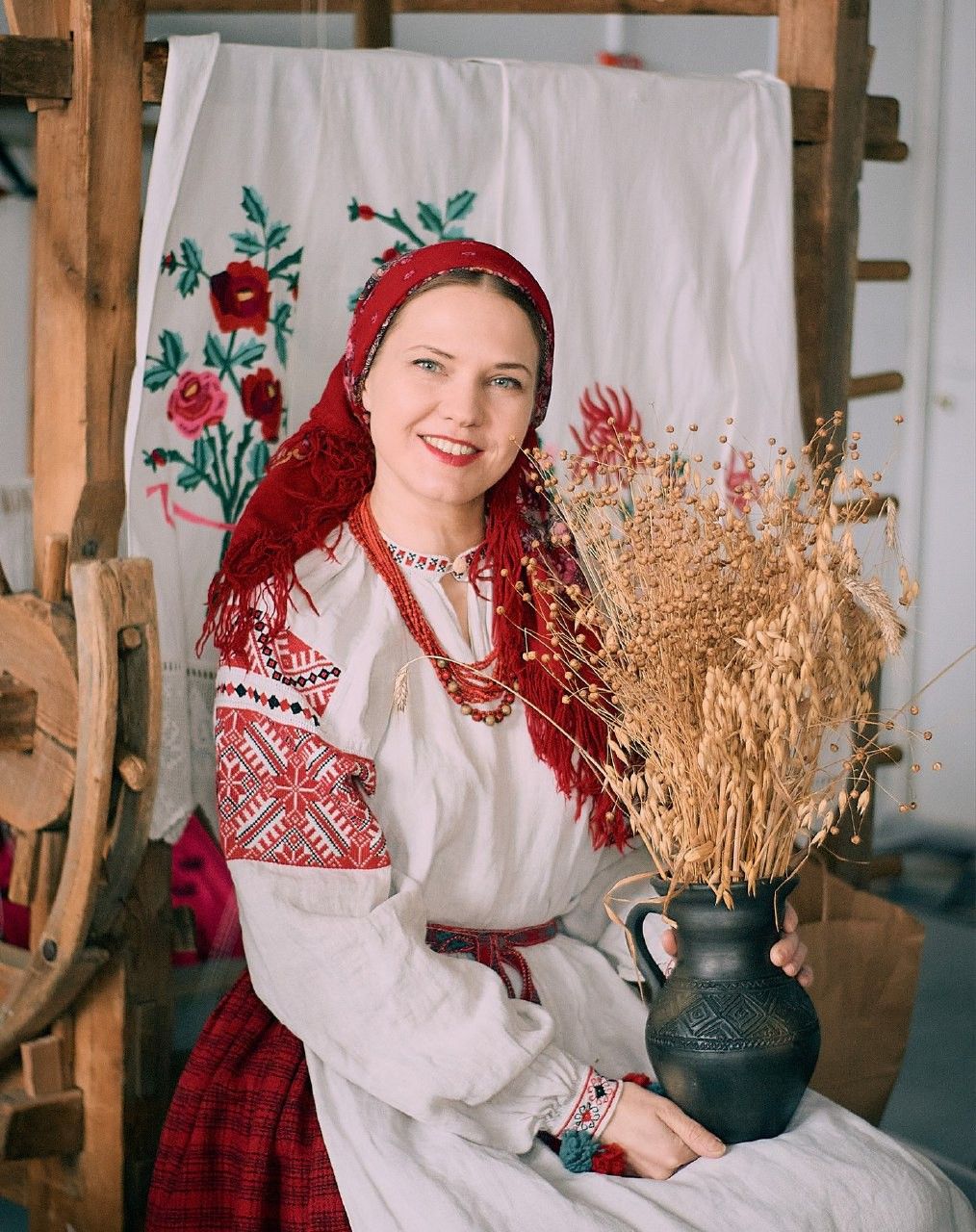 Women in Slavic costumes in Hovrach