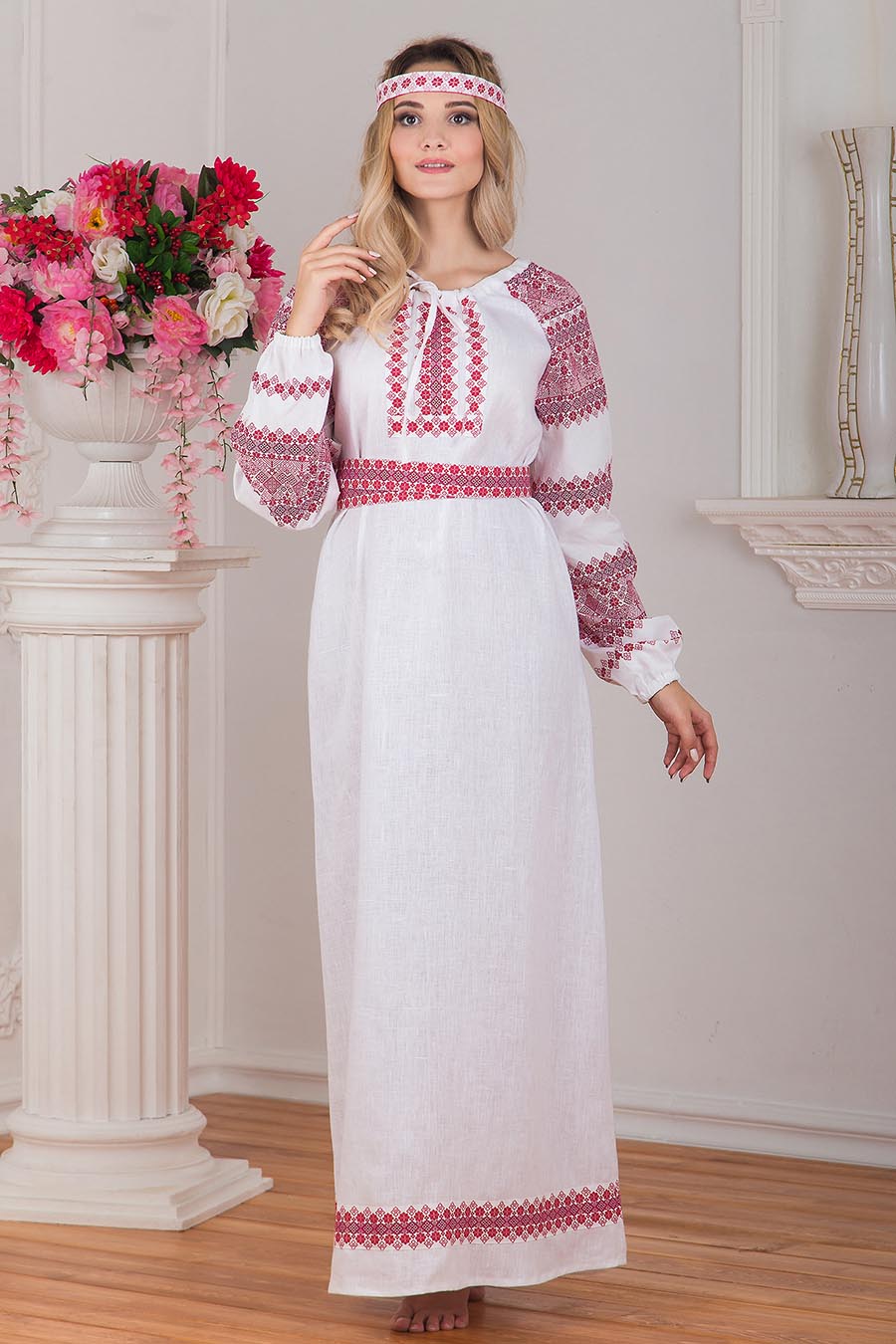 Women in Slavic costumes in Hovrach