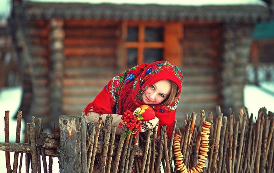 Sexy girl Women in Slavic costumes in Hovrach