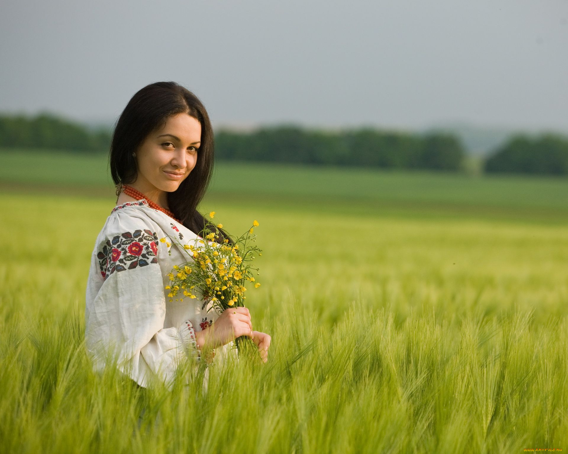 Women in Slavic costumes in Hovrach