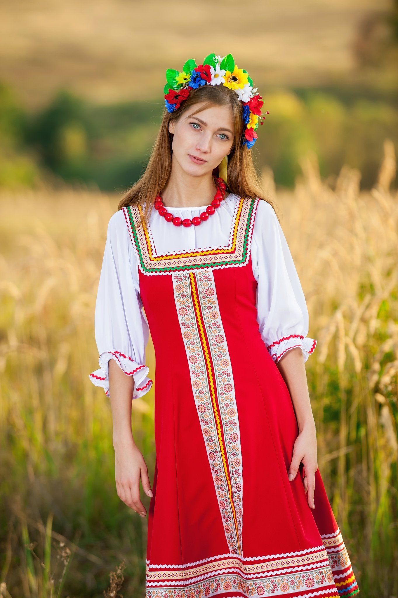 Women in Slavic costumes in Hovrach