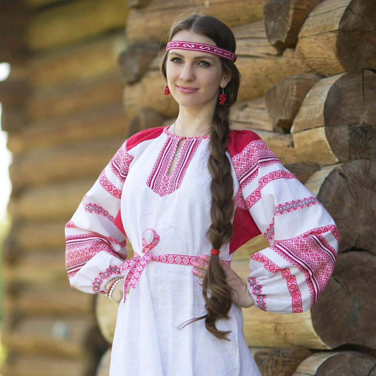 Girls in Slavic costumes in Hovrach