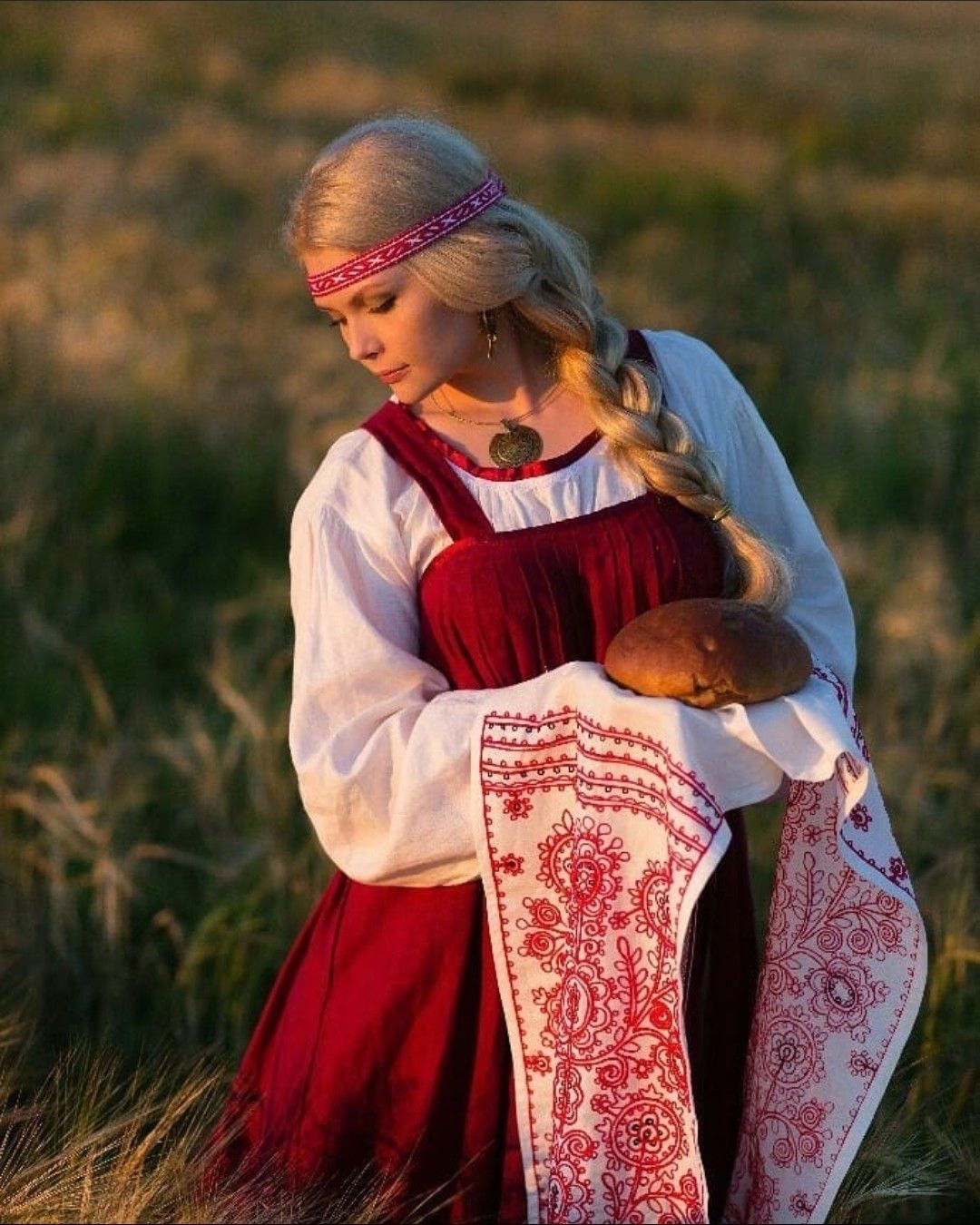 Girls in Slavic costumes in Hovrach