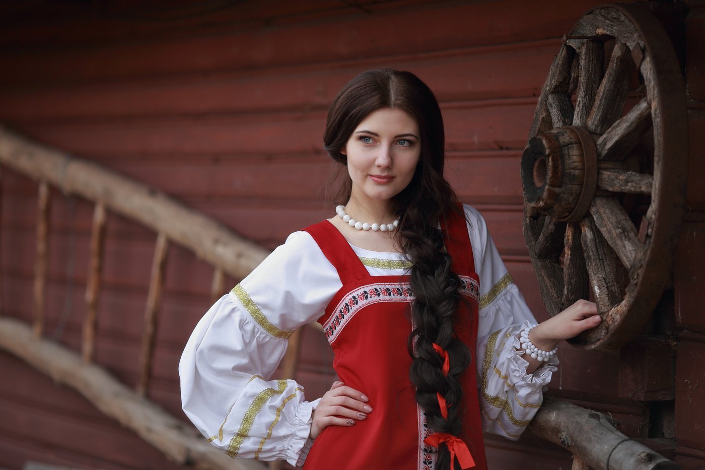 Girls in Slavic costumes in Hovrach