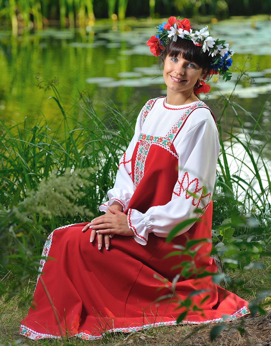 Beautiful girl Girls in Slavic costumes in Hovrach