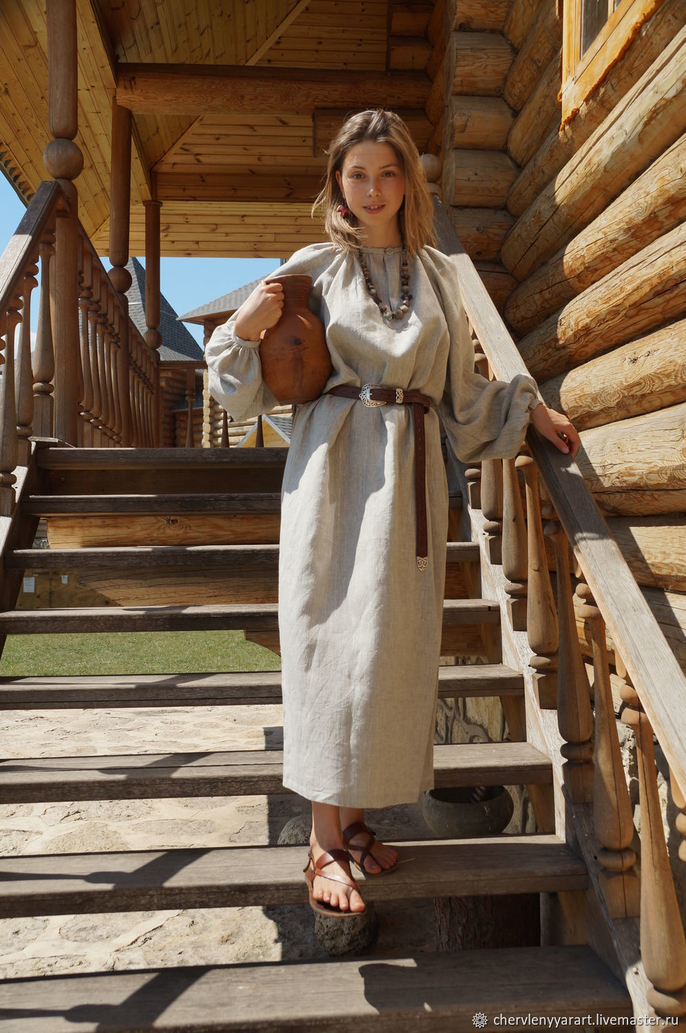 Girls in Slavic costumes in Hovrach