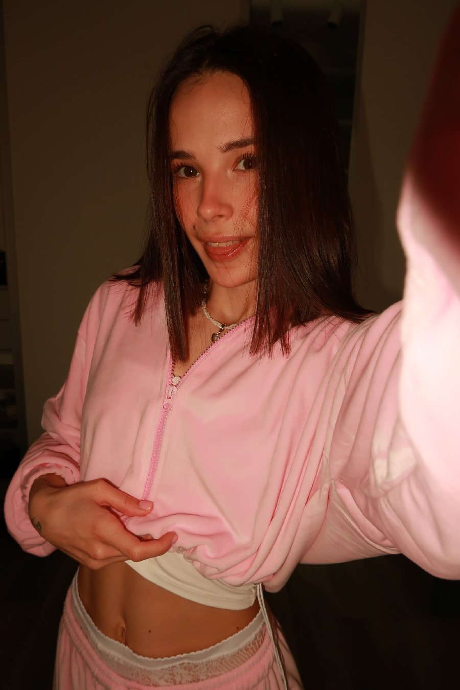 Tina brings the glow — live moments in Hovrach